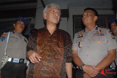 14 03 2012_Rektor UKI Negosiasi _AFAUZAN