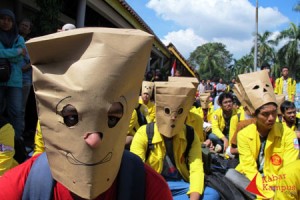 Topeng Kesedihan Mahasiswa UI