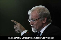 29 11 2013 GARETH EVANS mantan menlu aus