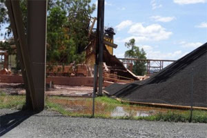 Gambar tangki lumpur yang tumpah di lokasi tambang uranium di kawasan Teritori Utara. (Credit: ABC licensed) 