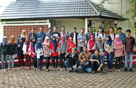 09 12 2013 Mahasiswa UBH Dalami Foto Jurnalistik bersama Fotografer Antara