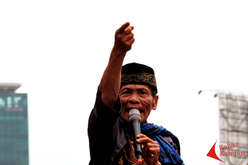 20 12 2013 jawara banten orasi depan kpk_kaka