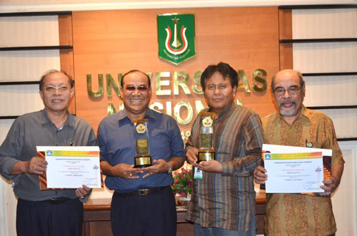 Rektor Unversitas Nasional (Drs.  El Amry Bermawi Putera, MA) bersama Wakil Rektor bidang Akademik, Wakil  Rektor bidang AKS dan Wakil Rektor bidang Hubungan Kerjasama