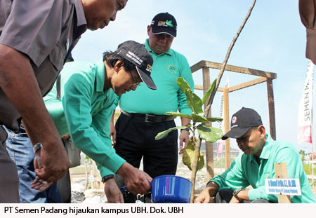 12 02 2014 Semen Padang Hijaukan UBH