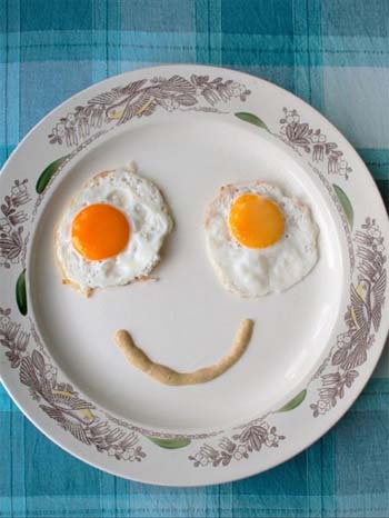 Manusia dilatih oleh bahasa yang kita dengar untuk mengasosiasikan kata-kata abstrak seperti 'matahari' dan 'bahagia' dengan pandangan ke atas,' kata peneliti.(iStockphoto: lambada)