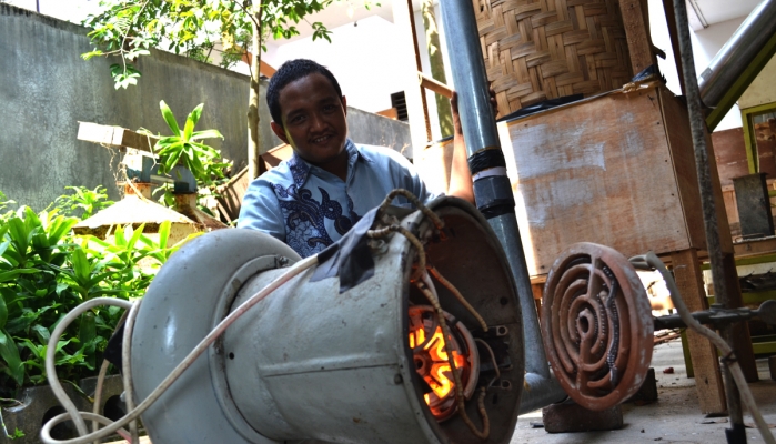 07 04 2014 Robot Gedek Mahasiswa UGM