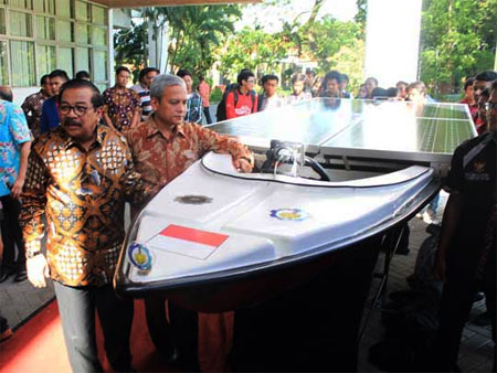 Gubernur Jawa Timur membuka peresmian kapal listrik Jala. Dok. ITS