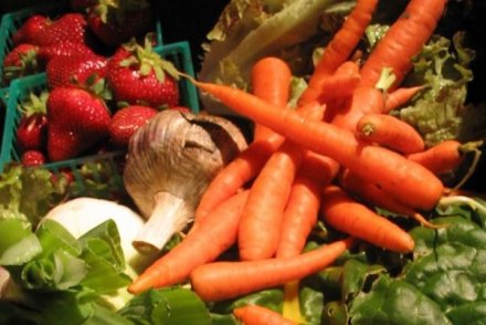 Ilmuwan masih ragu akan efek makanan organik pada kesehatan manusia. (Credit: ABC)