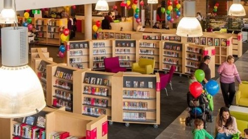 Fasilitas yang menggunakan teknologi modern yang mudah digunakan bagi semua kalangan (Foto: Facebook, Hume Libraries and Learning)