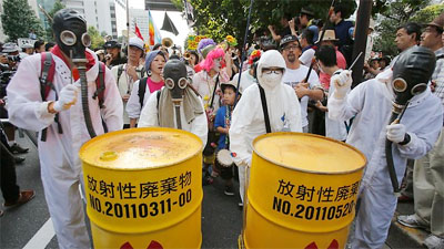 Demonstrasi menentang penggunaan tenaga nuklir di Jepang pada tahun 2012. FOTO : AP