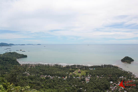 Pemandangan dari puncak Bukik Gado-Gado, Padang-Sumatera Barat. FOTO : FRINO BARIARCIANUR