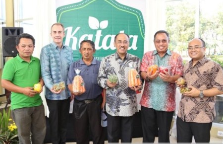 Unpad bersama Hero Supermarket luncurkan produk sayuran "Katata". Foto : Dadan T Unpad)