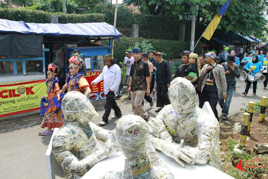 Pembukaan Festival Kampung Wisata Kreatif Dago Pojok "Ulubiung" 2015.