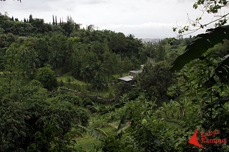 Daerah Cipaku dilihat dari atas Water Leiding Bandung.