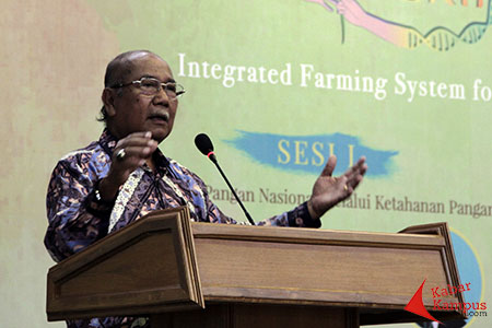 Farid Bahar menggantikan Menteri Pertanian mengisi seminar di ITB, Kamis, (24/11/2016). Foto : Fauzan