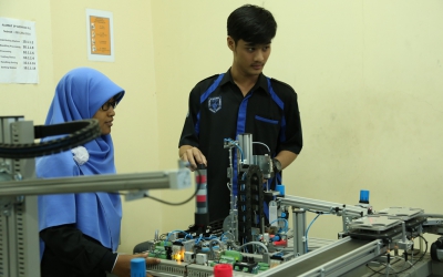 Mahasiswa UNY mengikuti uji kompetensi di Lab