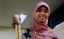 Nur Aini Ingin Keliling Indonesia Dengan Kaligrafi