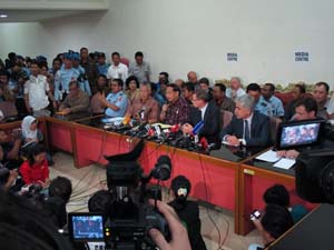 Berlomba Mengabarkan Duka