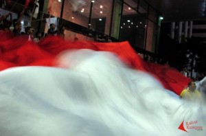 06102012_bendera merah putih di KPK