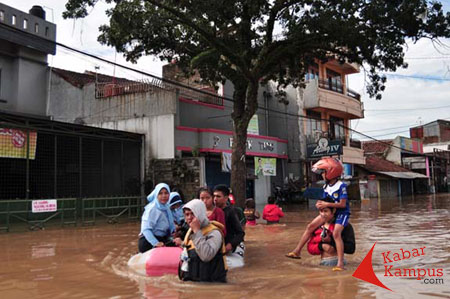 09042013 banjir bandung selatan-prabowo setyadi