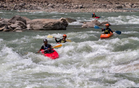 2359-tim-kayak-mapagama-arungi-sungai-sun-koshi-di-nepal-selama-sembilan-hari-7-16-mei-2013
