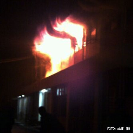 29 06 2013 gedung matematika ITB terbakar