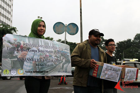 04 07 2013 Mahasiswa Aceh Galang Dana