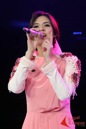 Cantiknya Raisa Dengan Baju Gamis