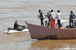 18 10 2013 mayat di sungai mekong