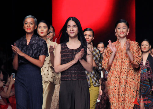 23 10 2013 oscar lawalata sukses di Jakarta Fashion Week 2014