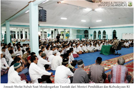 04 10 2013 Mendikbud Berikan Kuliah Subuh di Masjid Kampus Unand