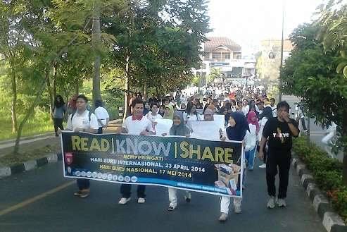 Kegiatan kampanye mengumpulkan buku Read Know Share di kampus Undip. Dok Undip