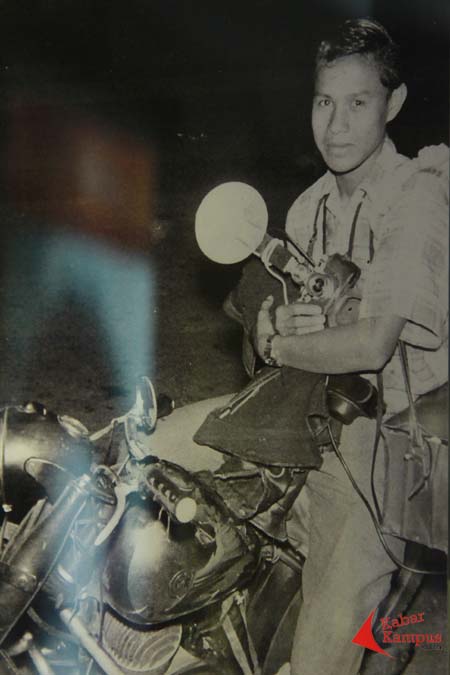 Inen Rusnan, salah seorang pewarta foto Bandung yang mengabadikan KAA 1955. Repro : FRINO BARIARCIANUR 