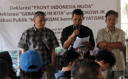 Febrianto, Ketua Umum FIM (tengah), Andry Irza (kacamata) dan Ghufran A. Ibrahim, Sekjen FIM.