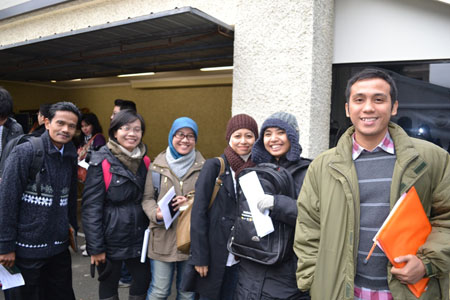 Irma Yulianti (dua dari kanan) bersama rekan-rekannya yang sedang mengikuti kursus 10 minggu di Melbourne. (Photo: Sastra Wijaya)