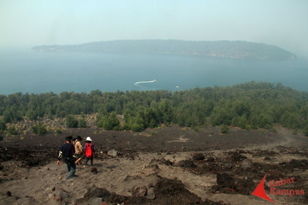 Dari ketinggian 200 mdpl di Gunung Anak Krakatau. Foto : A. Fauzan