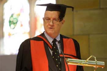 Profesor Barry Spurr Gugat Situs yang Publikasikan Email Rasial Miliknya