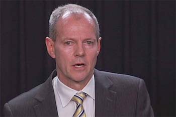 CEO Departemen Pendidikan dan Perkembangan Anak Australia Selatan, Tony Harrison memisahkan anak dari keluarga kandungnya berdampak buruk bagi perkembangan anak. 