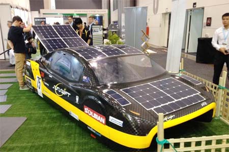 Mobil tenaga surya ini diproduksi oleh mahasiswa UNSW. FOTO : ABC AUSTRALIA