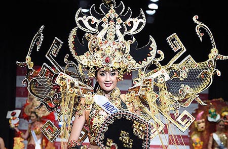 Inilah Mahkota Siger Lampung Elfin Pertiwi di Miss International 2014