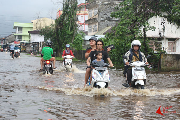 Kondisi banjir di Jalan Pemuda