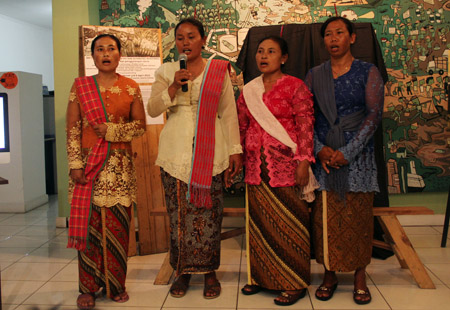 Dari kiri Sukinah, Murtini, Bualit, Ngatemin, para perempuan penjaga Gunung Kendang. Foto : Fauzan