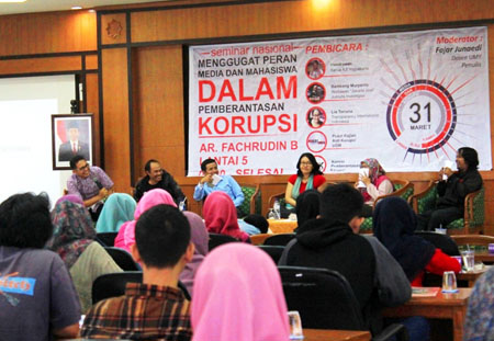 Seminar Nasional Lembaga Pers dan Penerbitan Mahasiswa (LPPM) NUANSA Universitas Muhammadiyah Yogyakarta (UMY) di di Kampus Terpadu UMY, Yogyakarta, Selasa, (31/03/2015). Foto : 