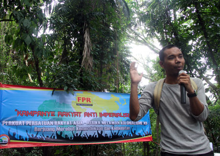 Mahasiswa asal Pattani berorasi dalam kegiatan mimbar bebas di Bandung. Foto. Fauzan