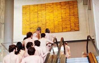 Sekitar 50 orang mengunjungi pameran di NGV telanjang hari Rabu malam. INSTAGRAM : Christo Crocker Image courtesy National Gallery of Australia