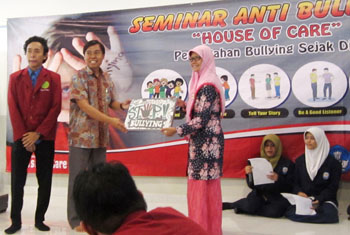 Acara persemian House of Care : Anti Bullying di SMP Muhammadiyah 2, Yogyakarta, Kamis, (02/05/2015). 