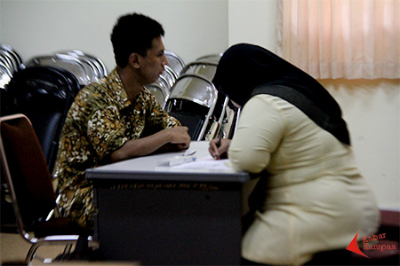 Peserta difabel masih mengalami kesulitan mengikuti ujian SBMPTN. FOTO : Hartanto Ardi Saputra