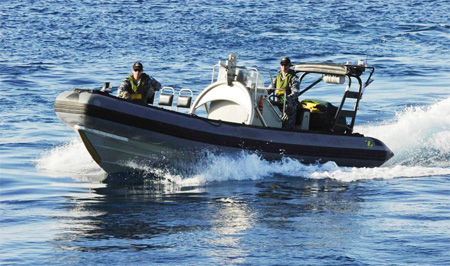 Petugas patroli perbatasan Australia. FOTO : Royal Australian Navy/Sgt Rob Nyffenegger