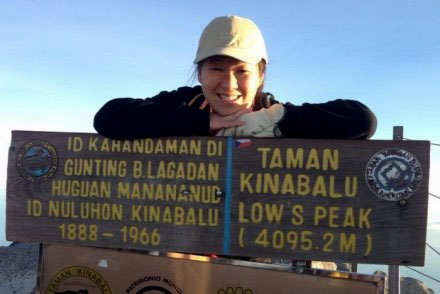 Pendaki asal Sydney, Australian, Vee Jin Dumlao terjebak di Gunung Kinabalu setelah gempat 6 skala richter mengguncang gunung tersebut Jum'at pagi dan menewaskan 13 orang. FOTO : ABC AUSTRALIA