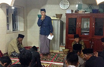 Mahasiswa UBH berikan ceramah saat KKN di bulan Ramadhan. Foto.  UBH